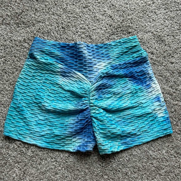 Blue tie dye scrunch shorts - Picture 2 of 2